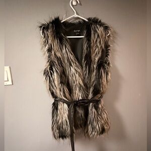 Charlie Paige Faux Fur Vest w/ Tie Belt – Size L/XL